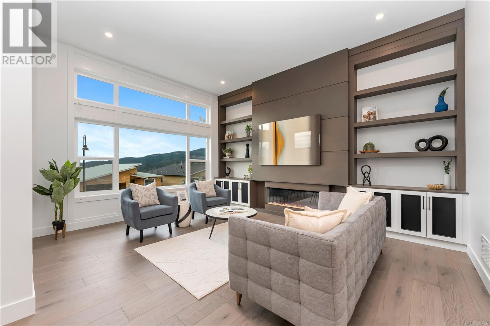 Property at 3206 Woodrush Dr image 4