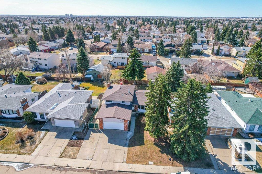 Property at 18435 93 AV NW image 3