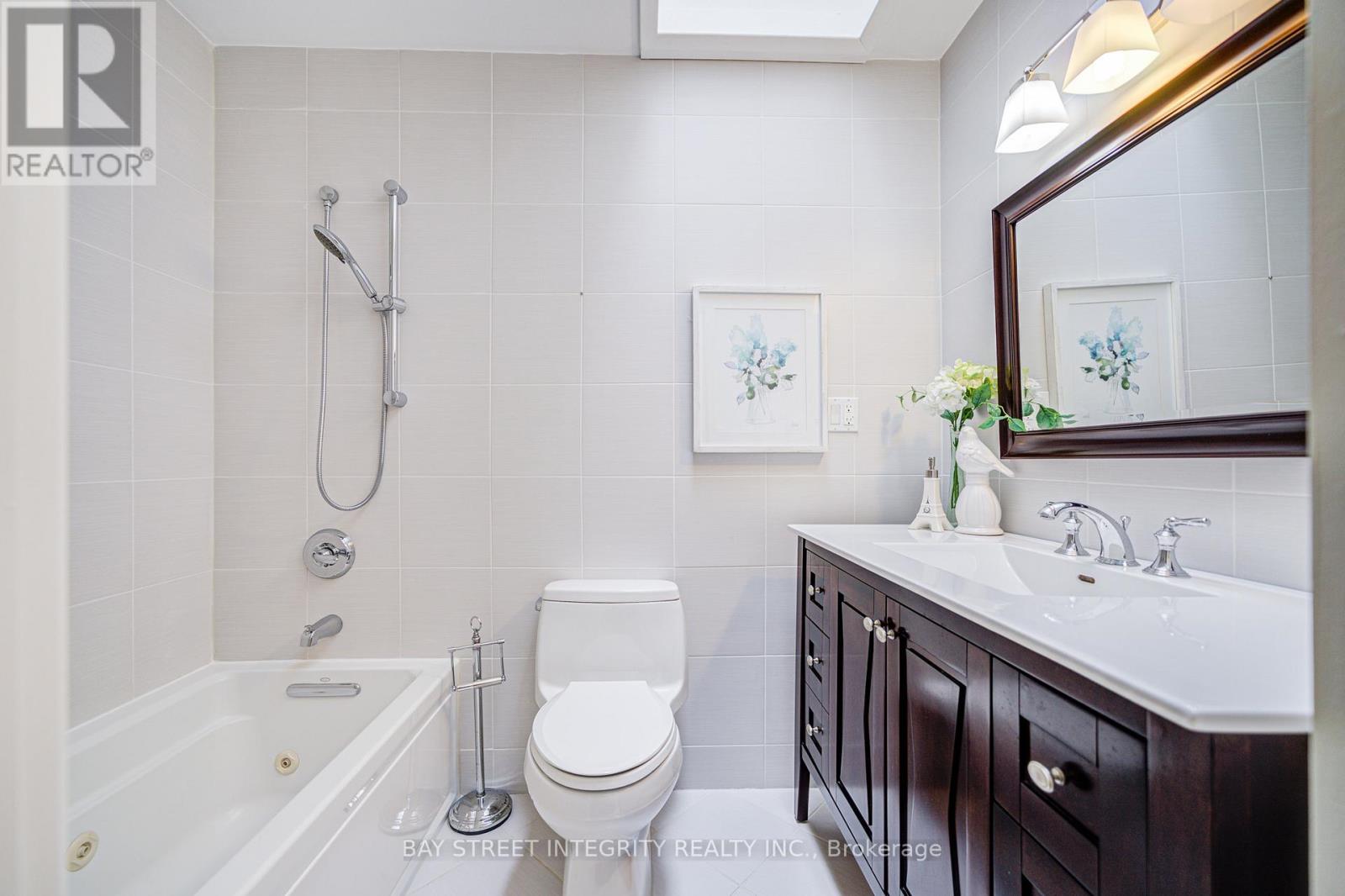 60 Foursome Crescent, Toronto, Ontario  M2P 1W3 - Photo 14 - C12082706