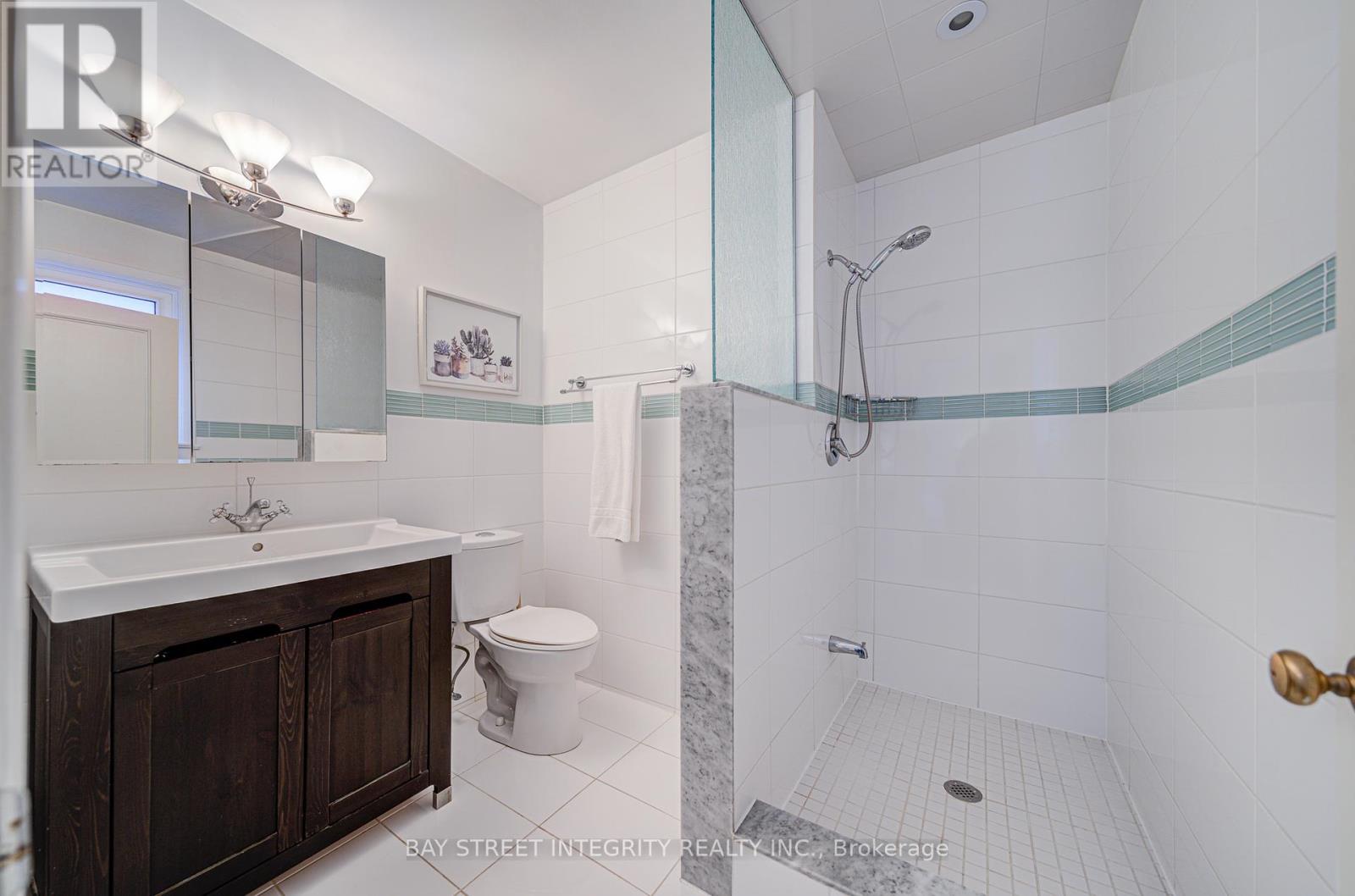 60 Foursome Crescent, Toronto, Ontario  M2P 1W3 - Photo 17 - C12082706