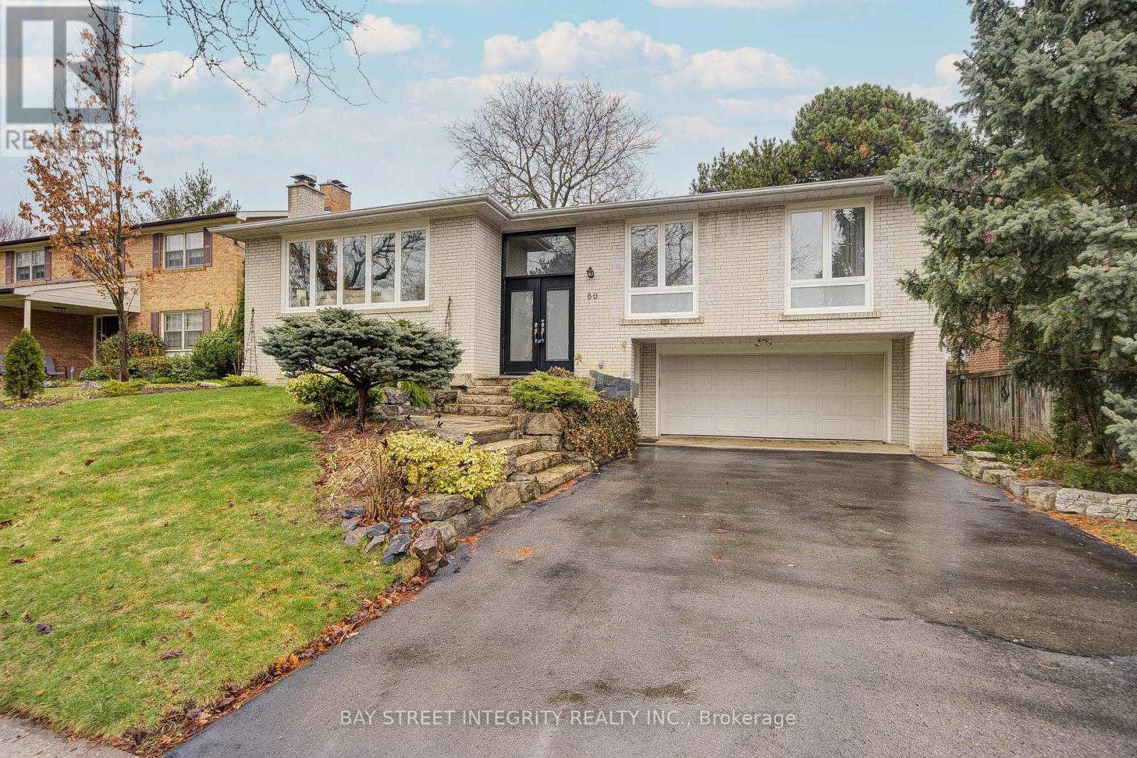 60 Foursome Crescent, Toronto, Ontario  M2P 1W3 - Photo 2 - C12082706