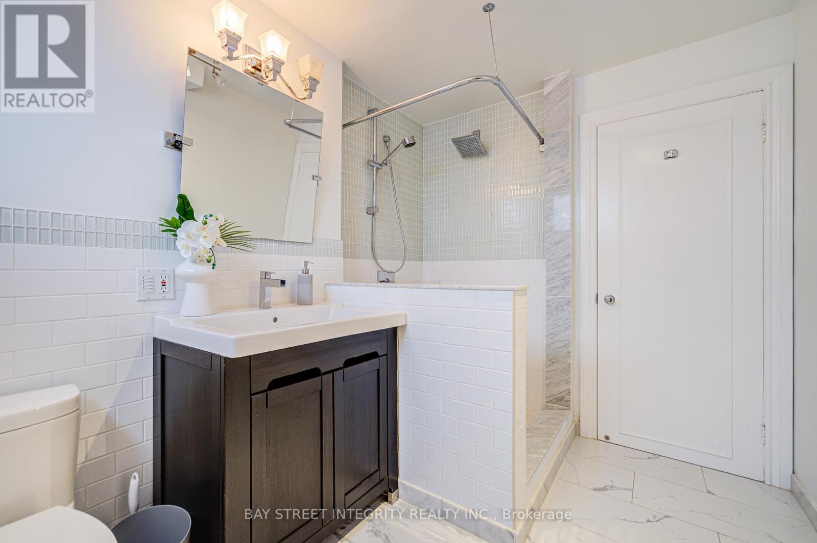 60 Foursome Crescent, Toronto, Ontario  M2P 1W3 - Photo 33 - C12082706