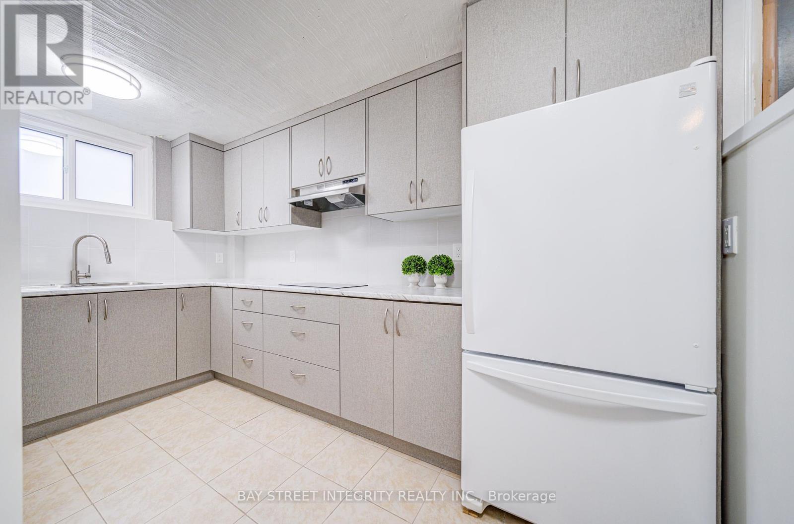 60 Foursome Crescent, Toronto, Ontario  M2P 1W3 - Photo 34 - C12082706