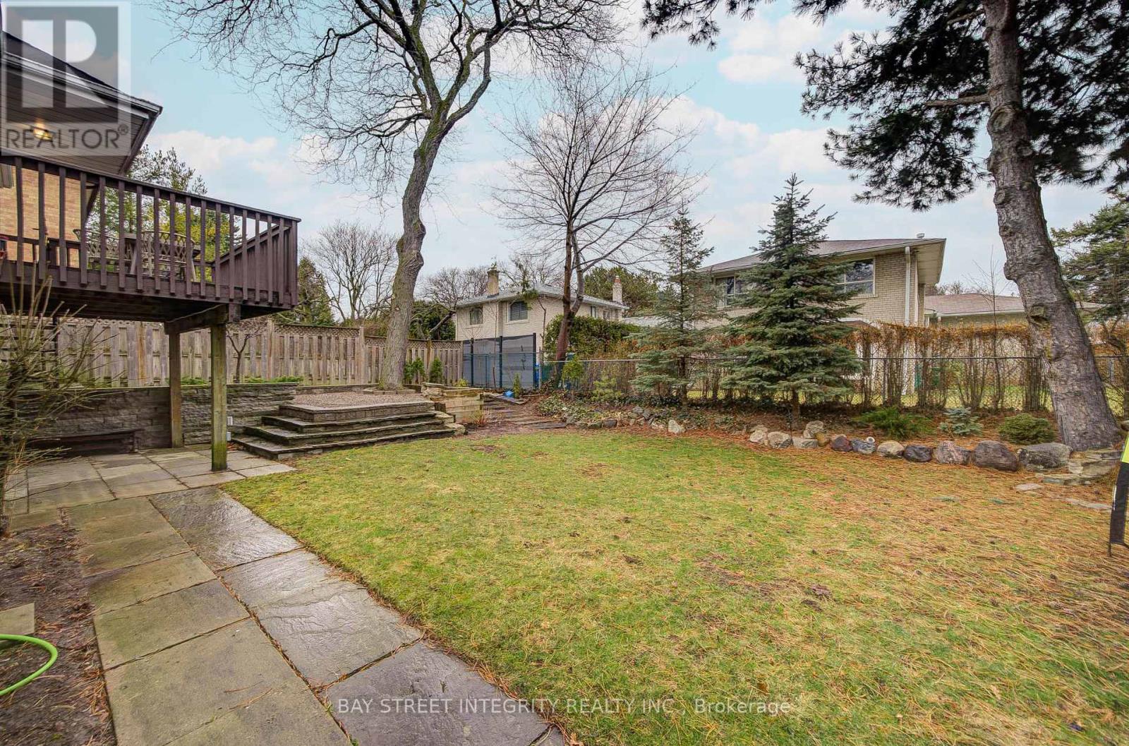 60 Foursome Crescent, Toronto, Ontario  M2P 1W3 - Photo 37 - C12082706