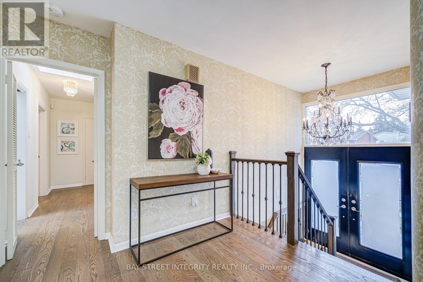 60 Foursome Crescent, Toronto, Ontario  M2P 1W3 - Photo 4 - C12082706