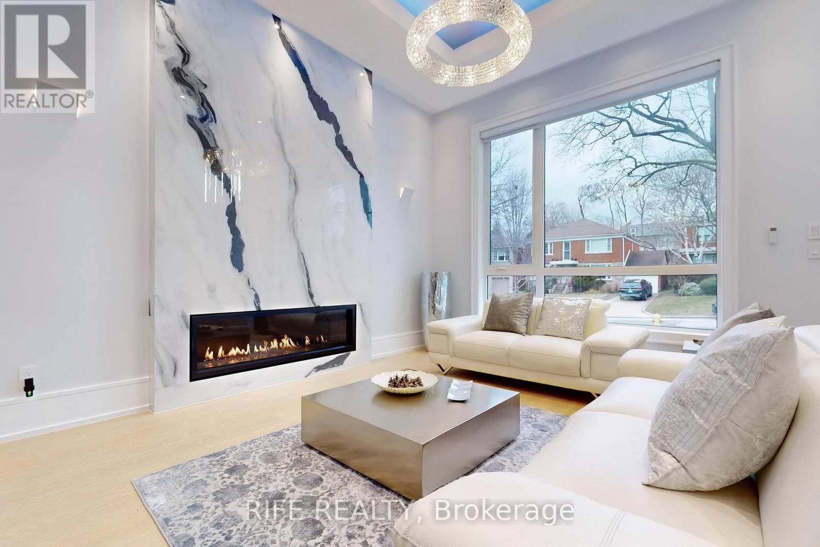 615 Briar Hill Avenue, Toronto, Ontario  M5N 1N4 - Photo 5 - C12082707