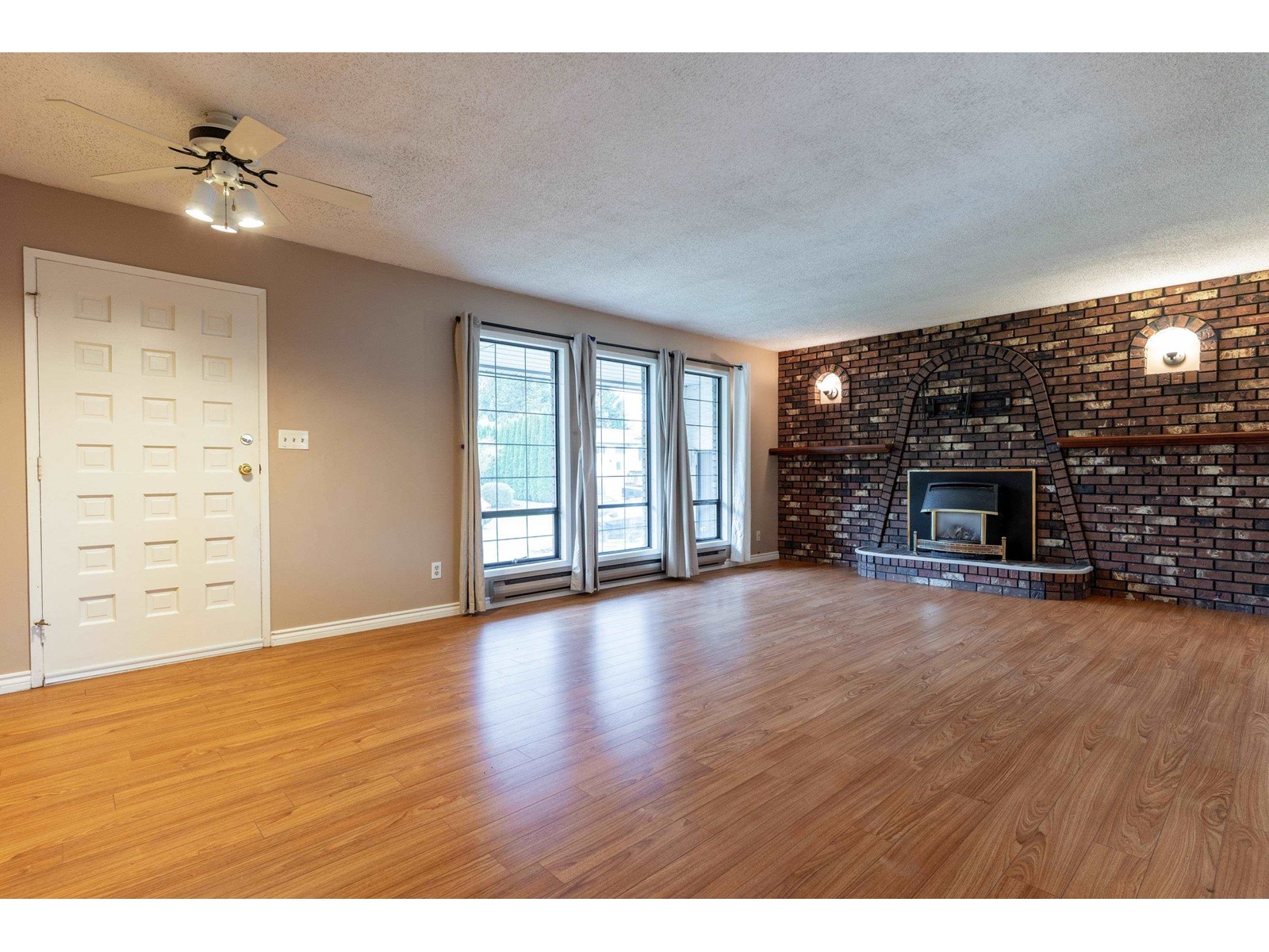 Property at 2421 ALADDIN CRESCENT image 5
