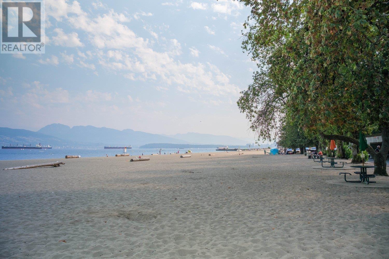 Listing Picture 26 of 30 : 205 3875 W 4TH AVENUE, Vancouver / 溫哥華 - 魯藝地產 Yvonne Lu Group - MLS Medallion Club Member