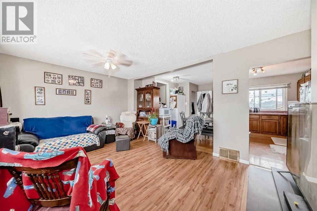 Property at 2224 38 Street SE image 3