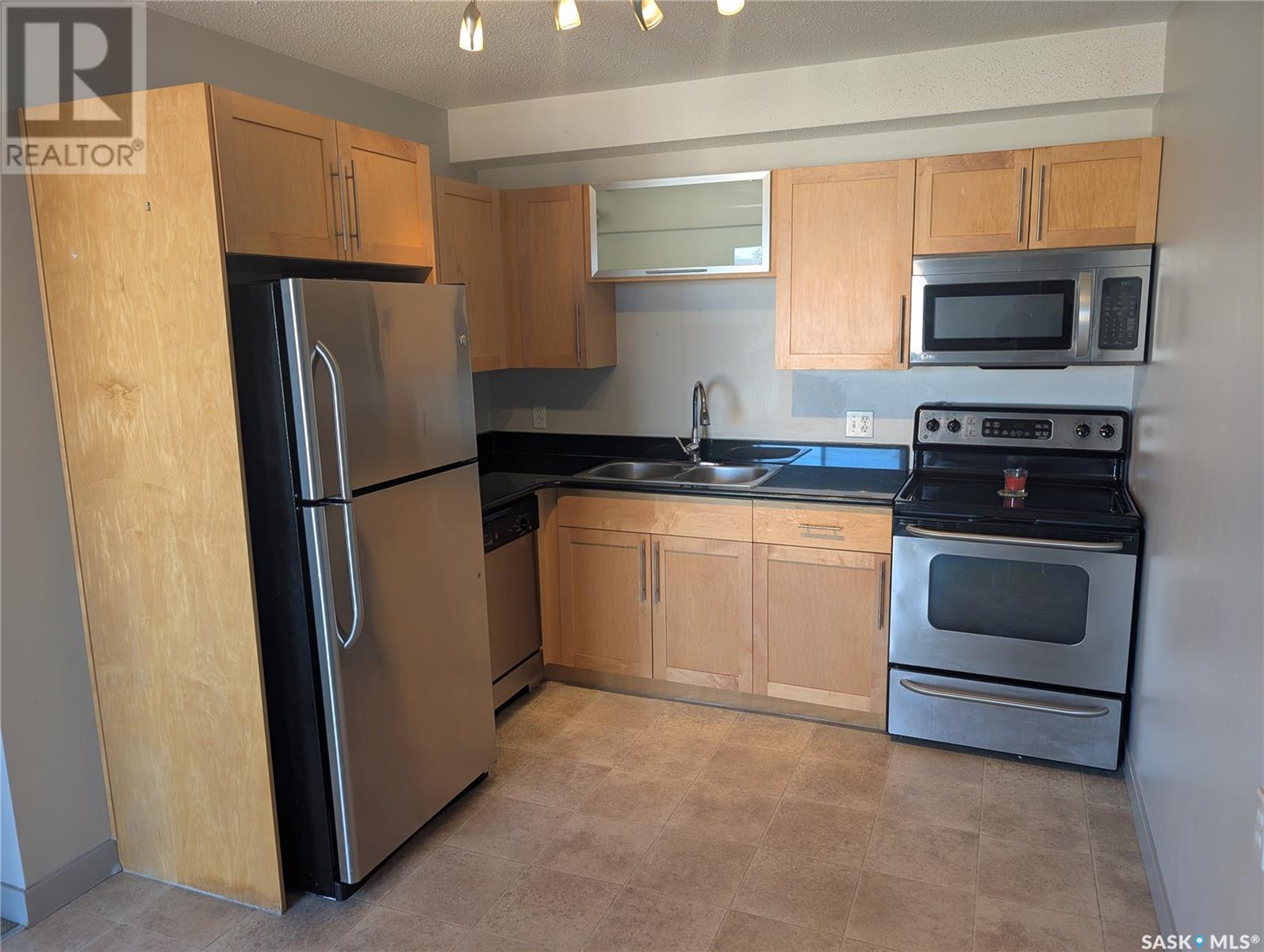 Property at 14 2301 7th STREET E image 3