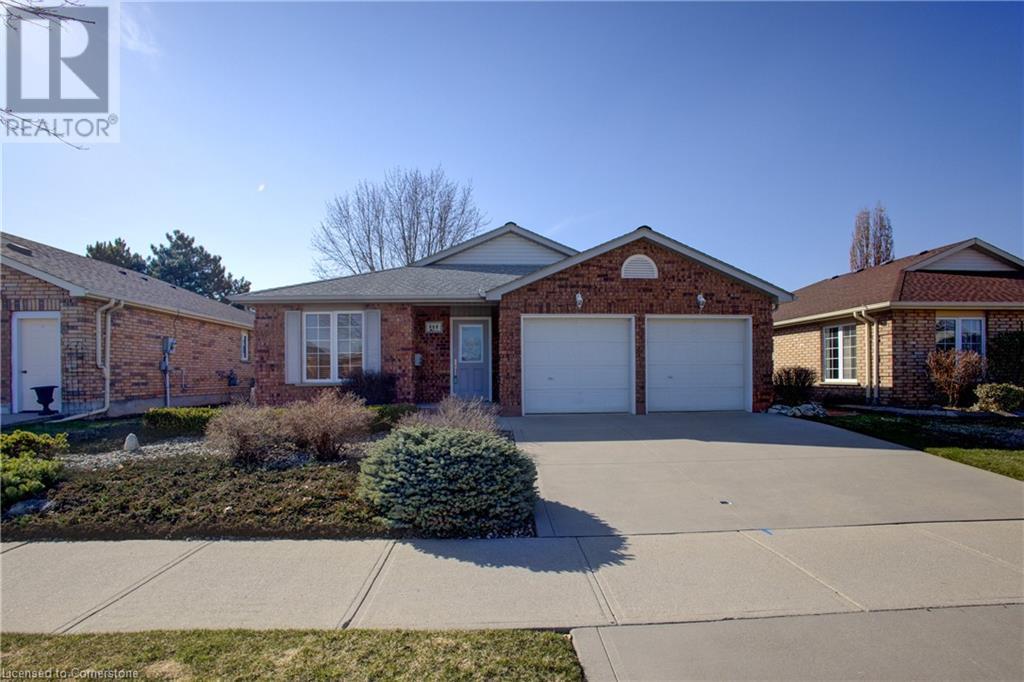 Property at 868 FAIRWAY Crescent image 2