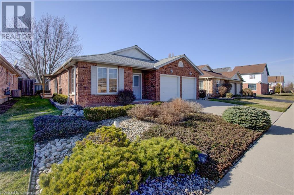 Property at 868 FAIRWAY Crescent image 3