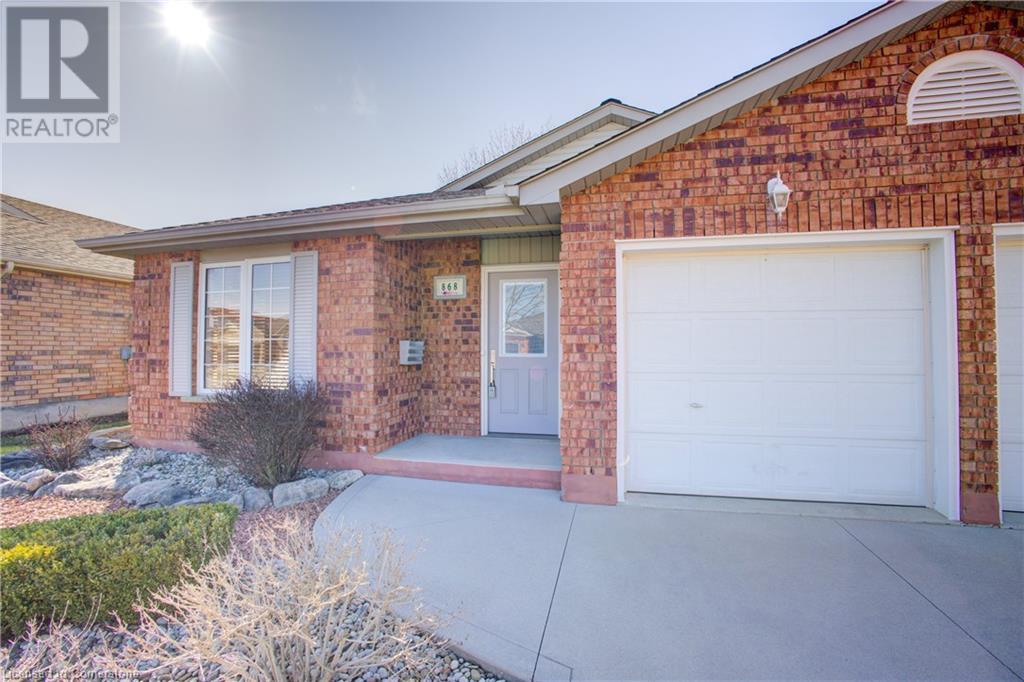 Property at 868 FAIRWAY Crescent image 4