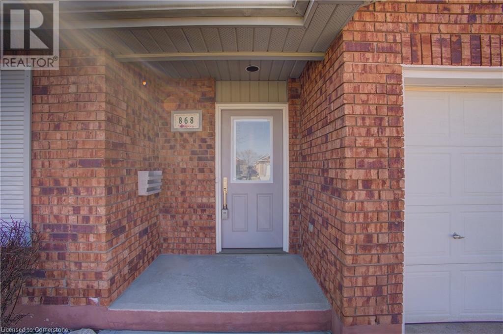 Property at 868 FAIRWAY Crescent image 5