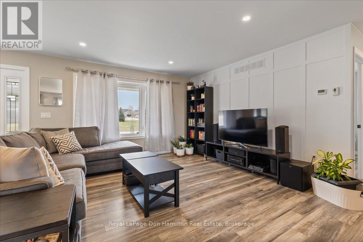 42 John Street, Morris Turnberry, Ontario  N0G 1E0 - Photo 6 - X12082422
