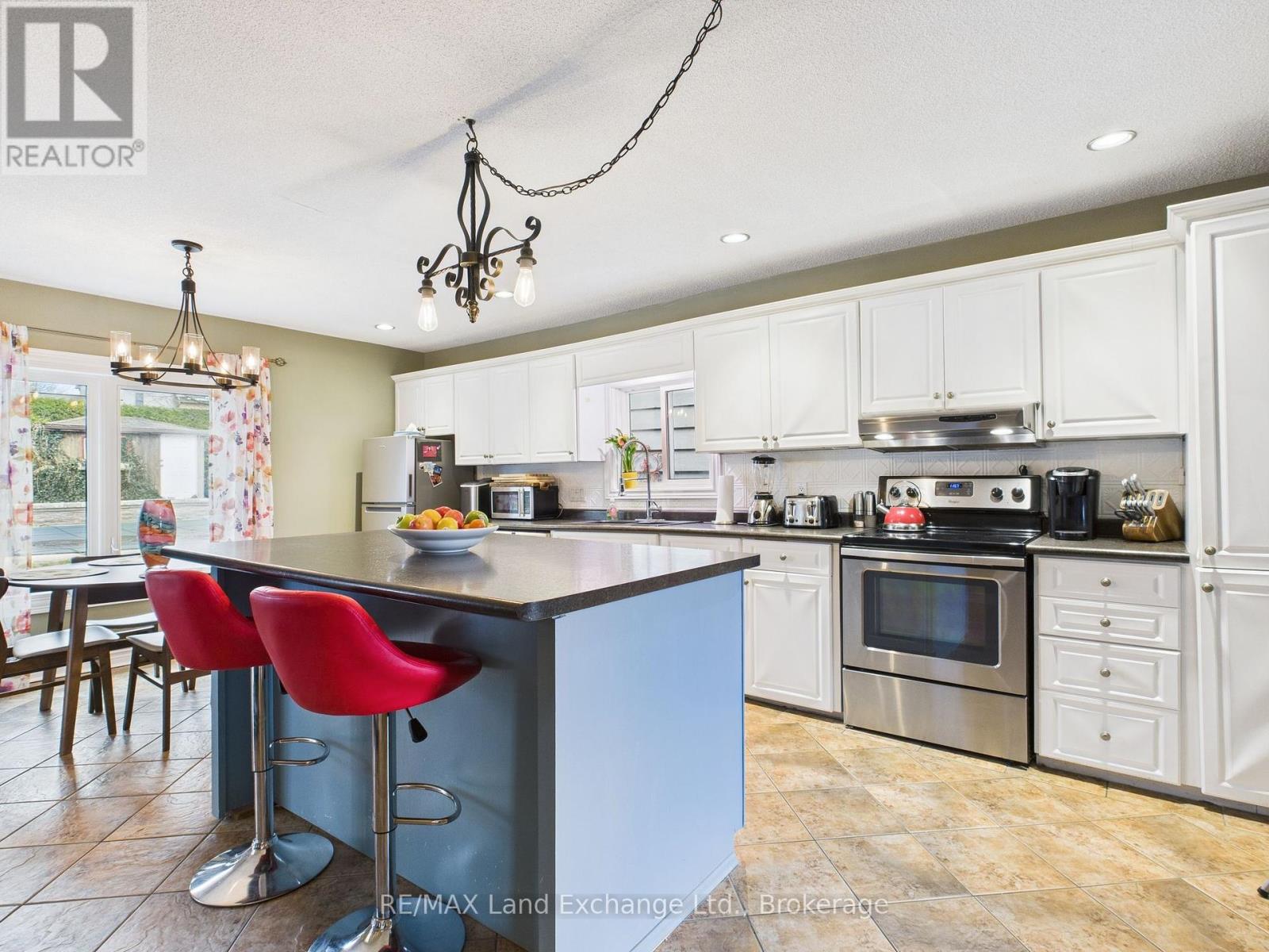 1091 Queen Street, Kincardine, Ontario  N2Z 1E7 - Photo 12 - X12082788