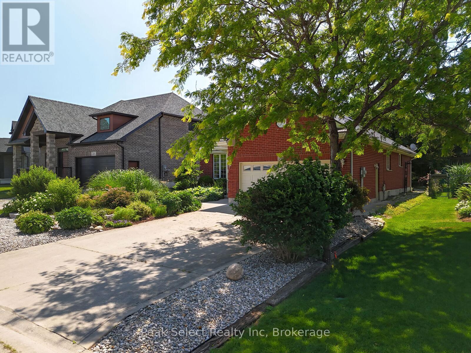 20 Ridgewood Crescent, St. Marys, Ontario  N4X 1E8 - Photo 3 - X12082793