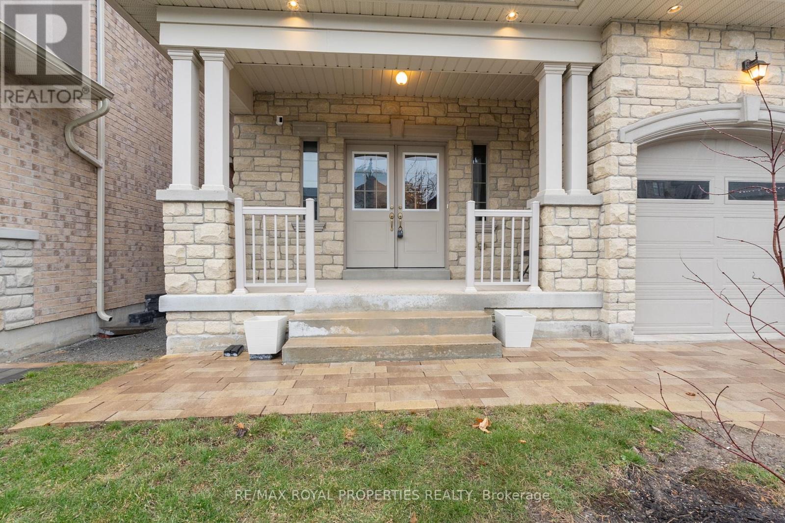 Property at 874 WINGARDEN CRESCENT image 3