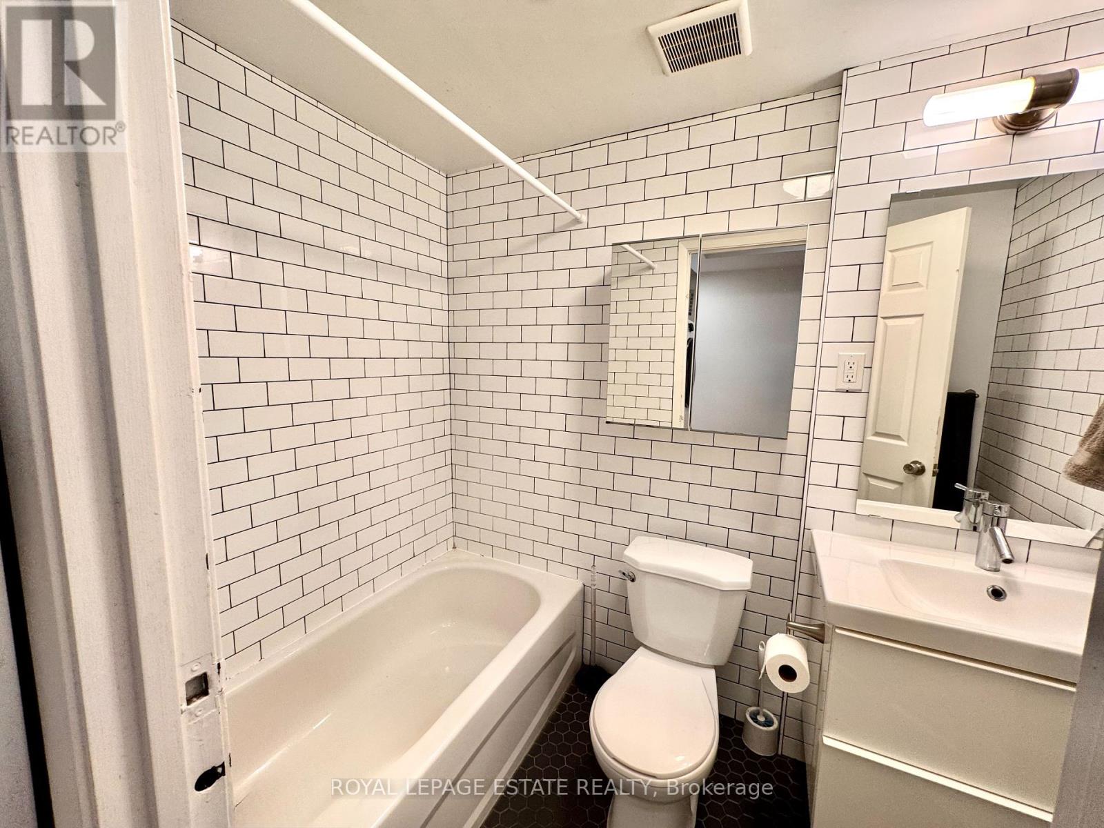 1610 Gerrard Street E, Toronto, Ontario  M4L 2A5 - Photo 17 - E12082783