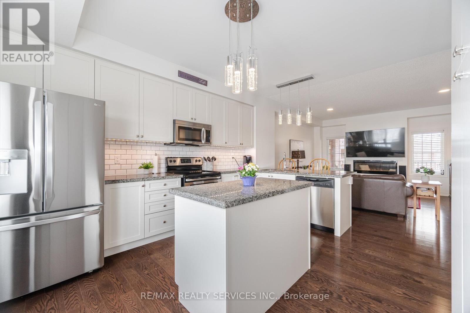 22 Mcdevitt Lane, Caledon, Ontario  L7C 3S2 - Photo 11 - W12082794