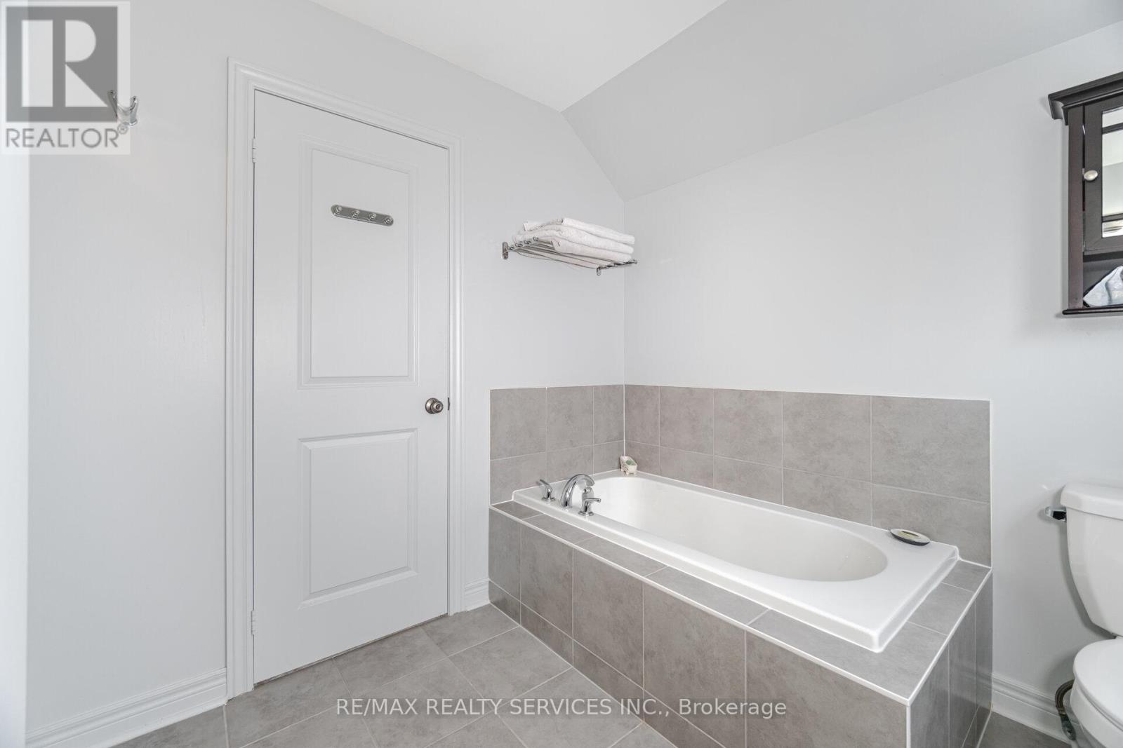 22 Mcdevitt Lane, Caledon, Ontario  L7C 3S2 - Photo 25 - W12082794