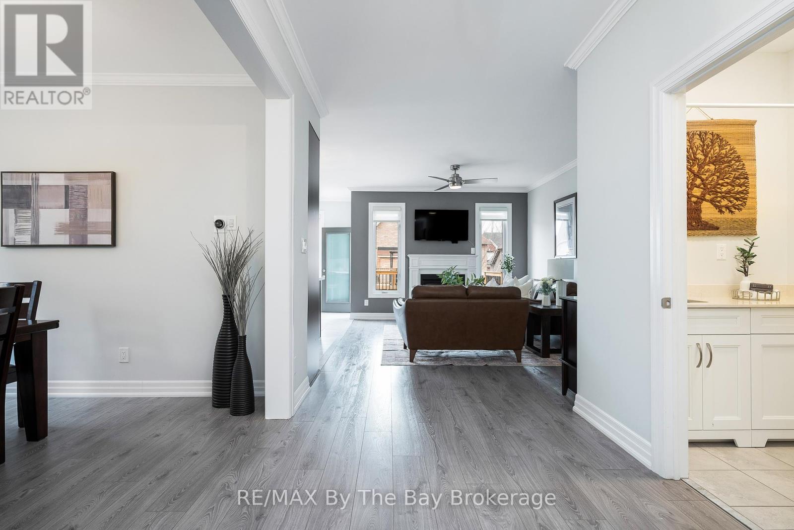 28 Cristiano Avenue, Wasaga Beach, Ontario  L9Z 0H2 - Photo 4 - S12082799