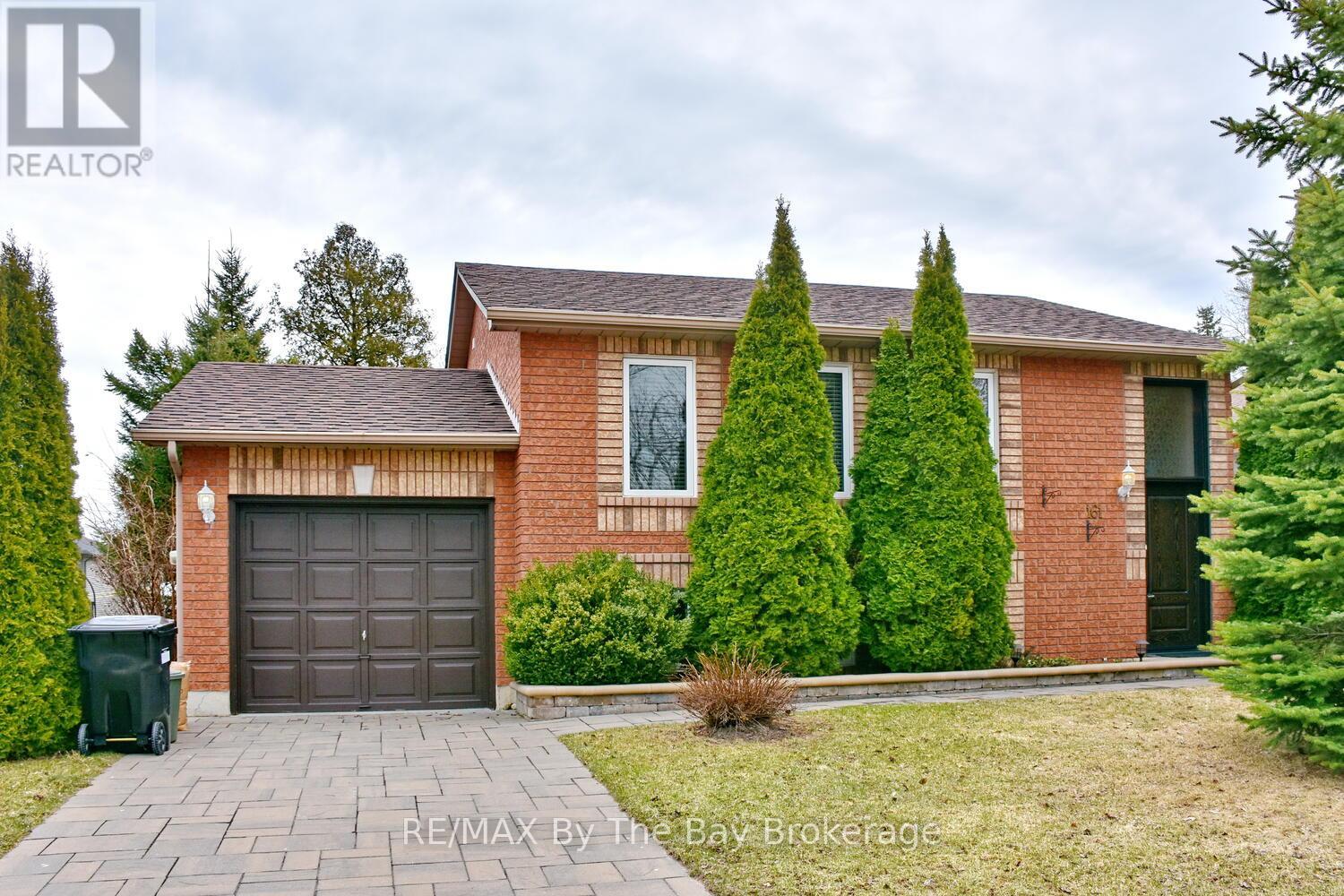 161 58th Street S, Wasaga Beach, Ontario  L9Z 1N9 - Photo 1 - S12082826