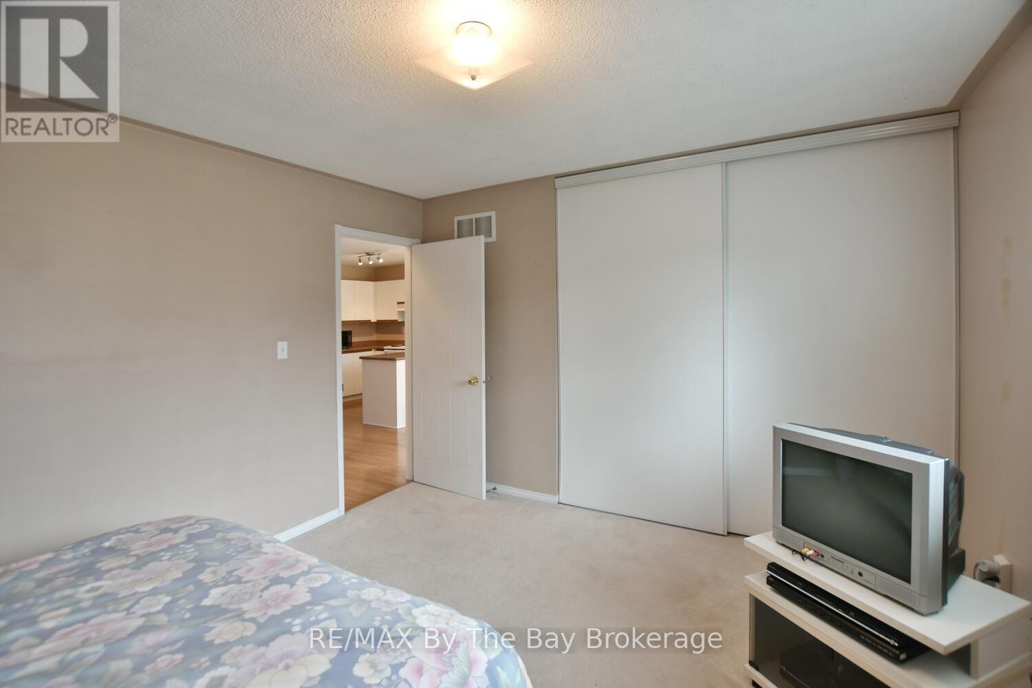 161 58th Street S, Wasaga Beach, Ontario  L9Z 1N9 - Photo 10 - S12082826