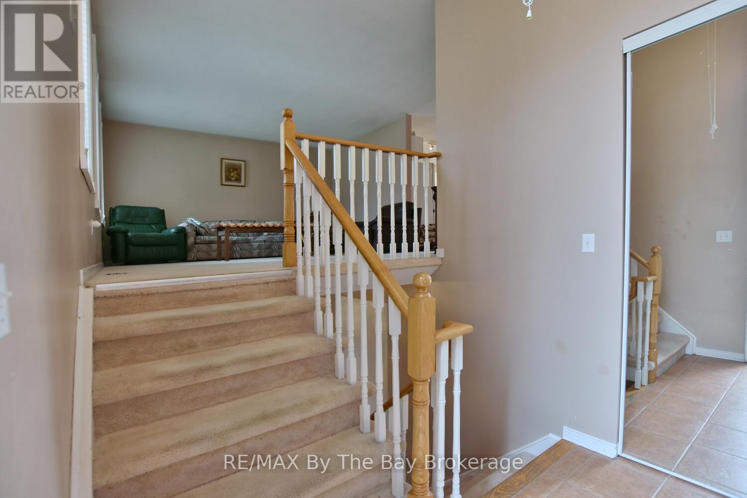 161 58th Street S, Wasaga Beach, Ontario  L9Z 1N9 - Photo 2 - S12082826