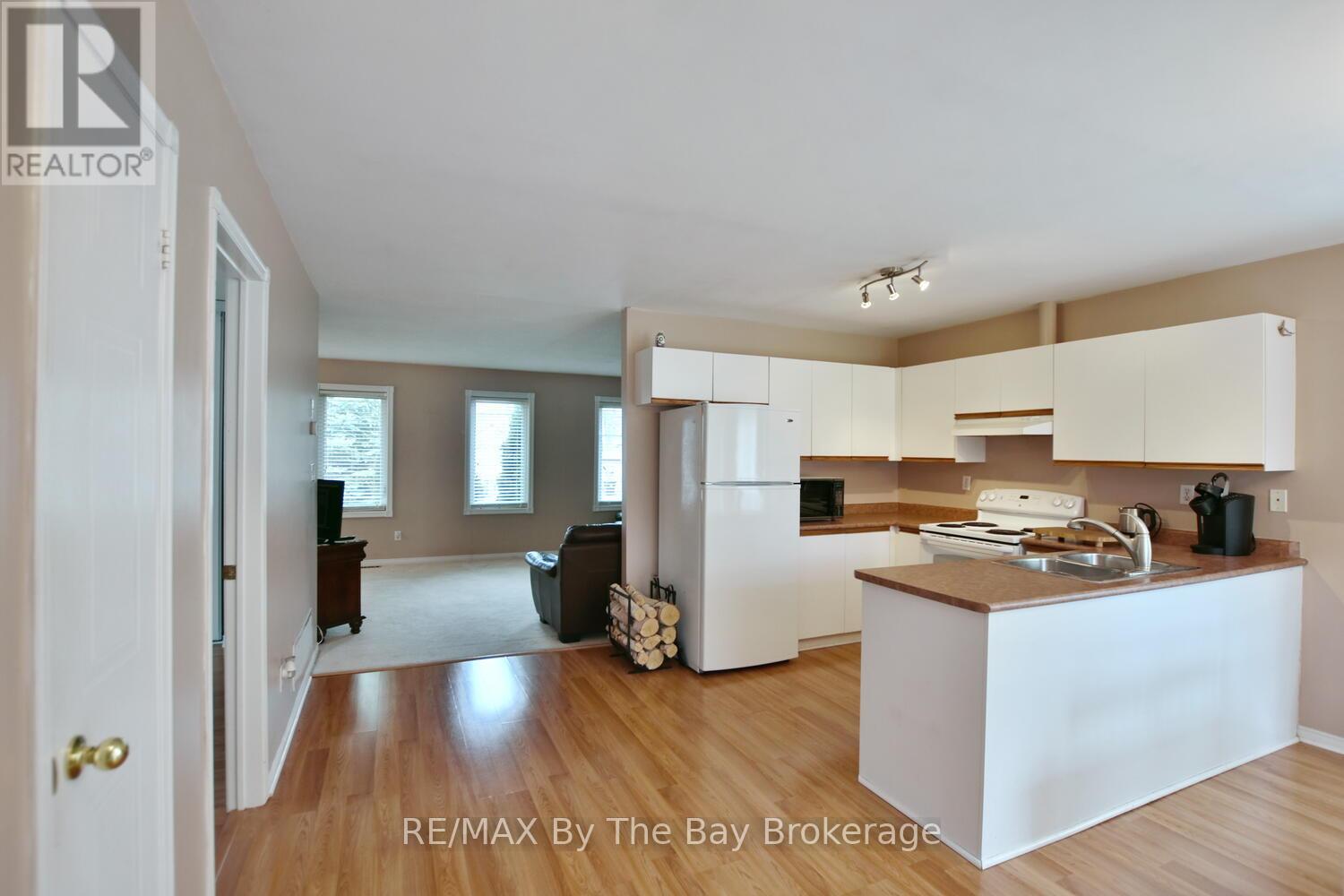 161 58th Street S, Wasaga Beach, Ontario  L9Z 1N9 - Photo 5 - S12082826