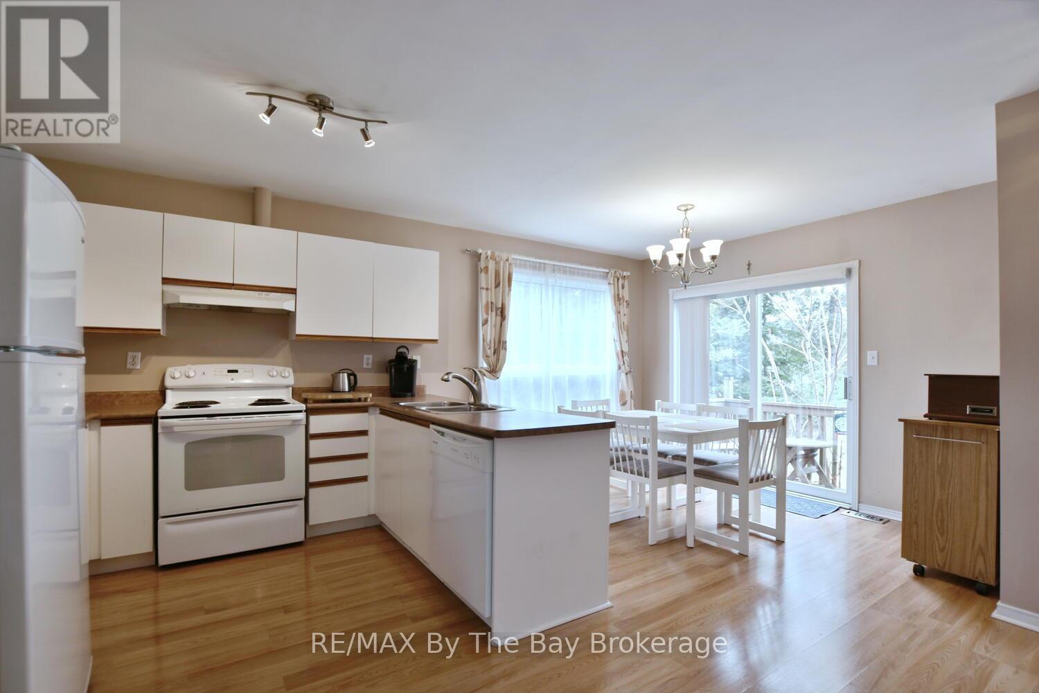 161 58th Street S, Wasaga Beach, Ontario  L9Z 1N9 - Photo 6 - S12082826