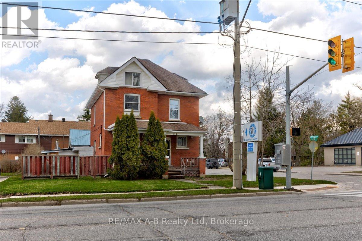342 Huron Street, Stratford, Ontario  N5A 5T5 - Photo 4 - X12082810