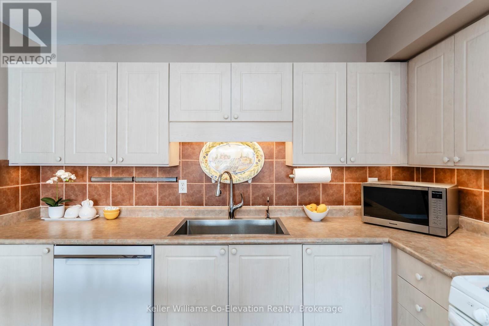302 - 4 Beck Boulevard, Penetanguishene, Ontario  L9M 2H3 - Photo 6 - S12040863