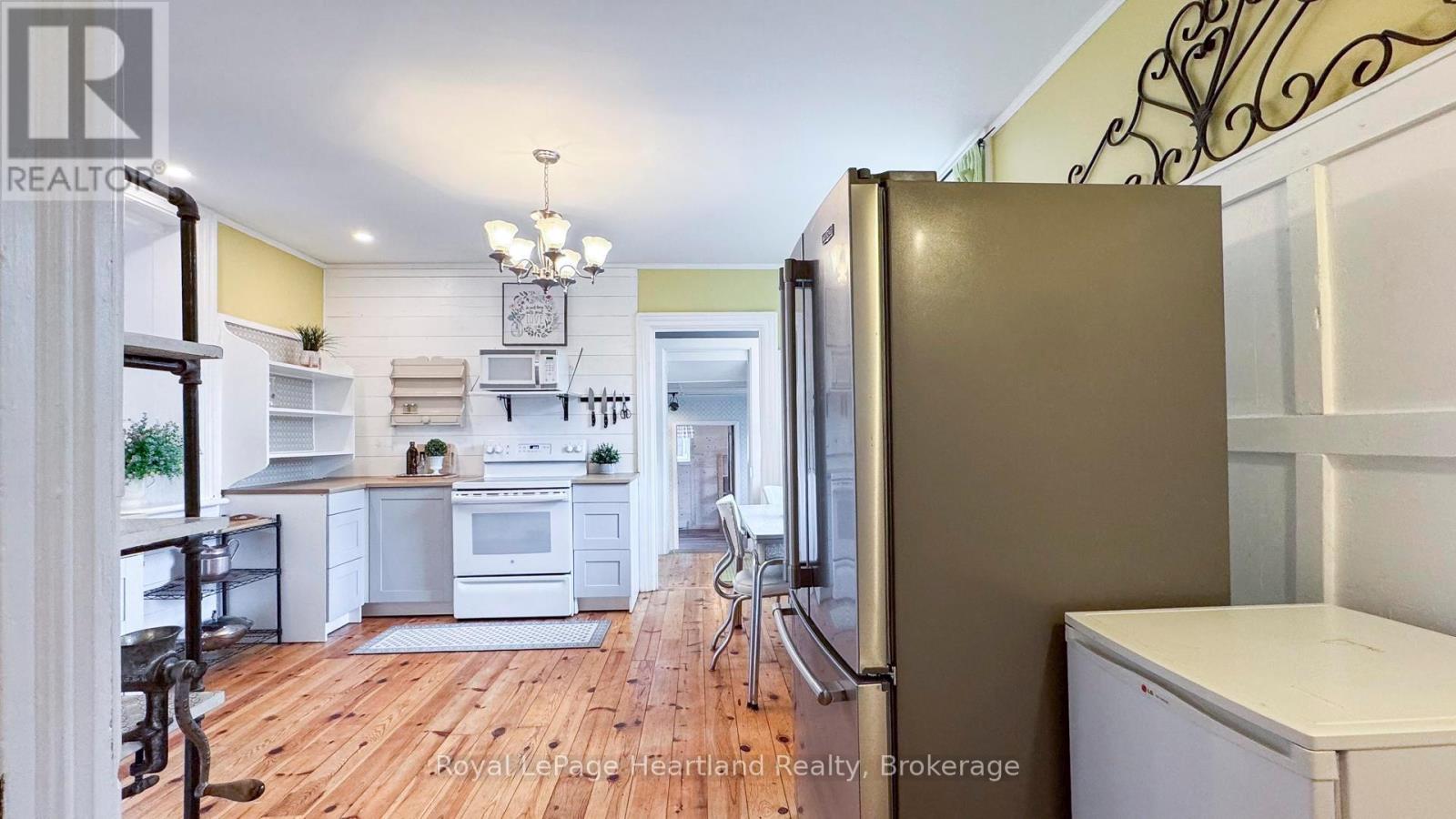 142 Maple Street, Central Huron, Ontario  N0M 1L0 - Photo 14 - X12080798