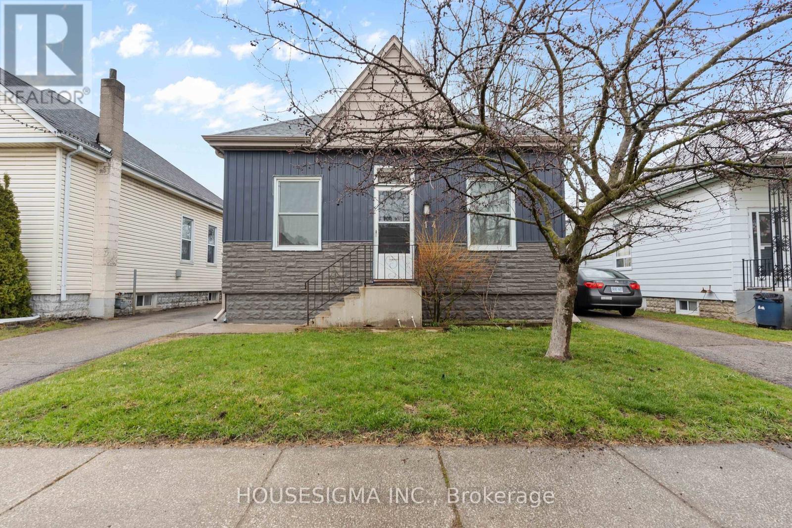 14 Rosewood Avenue