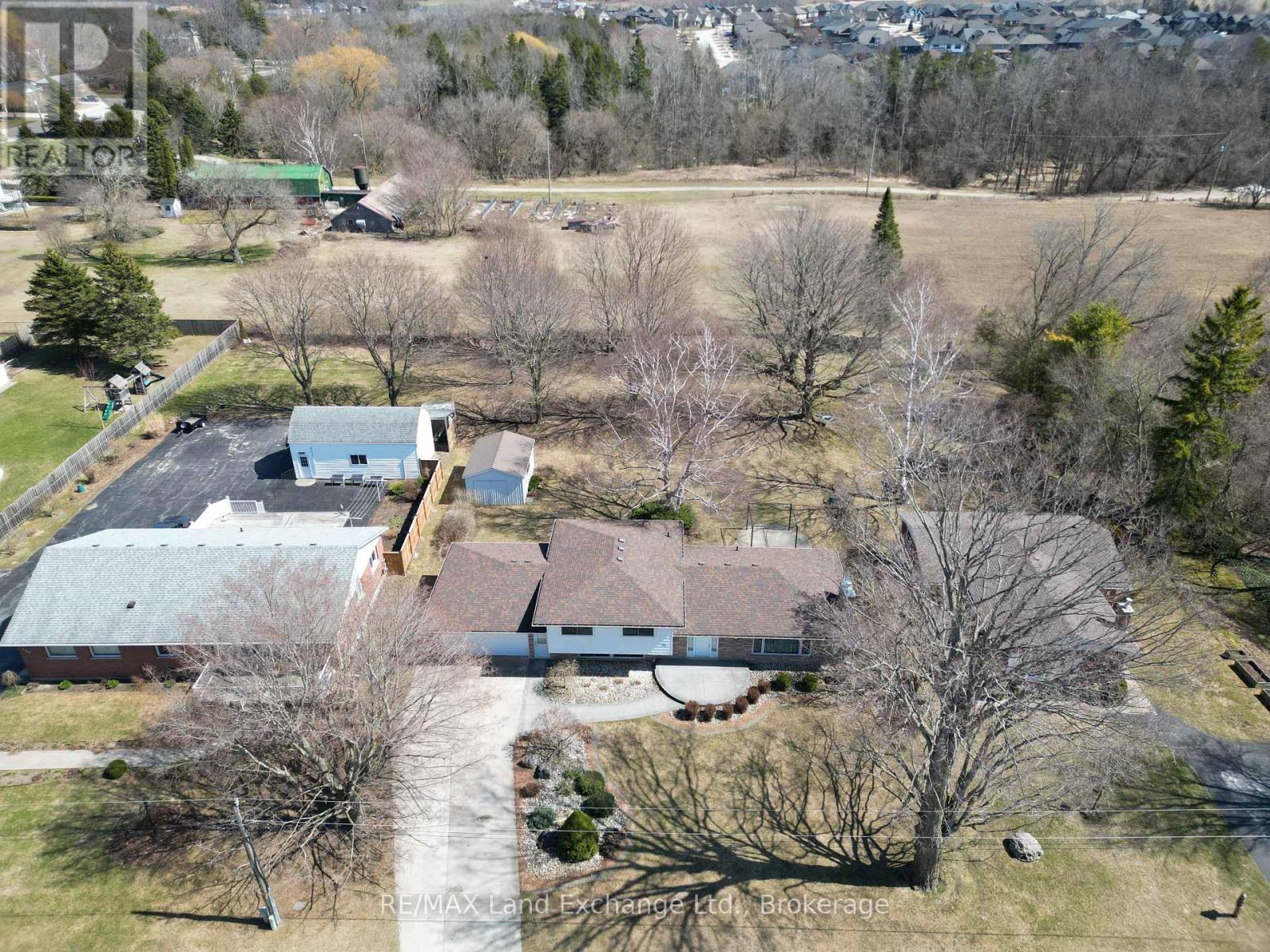 285 Willow Road, Kincardine, Ontario  N2Z 2V9 - Photo 2 - X12082855