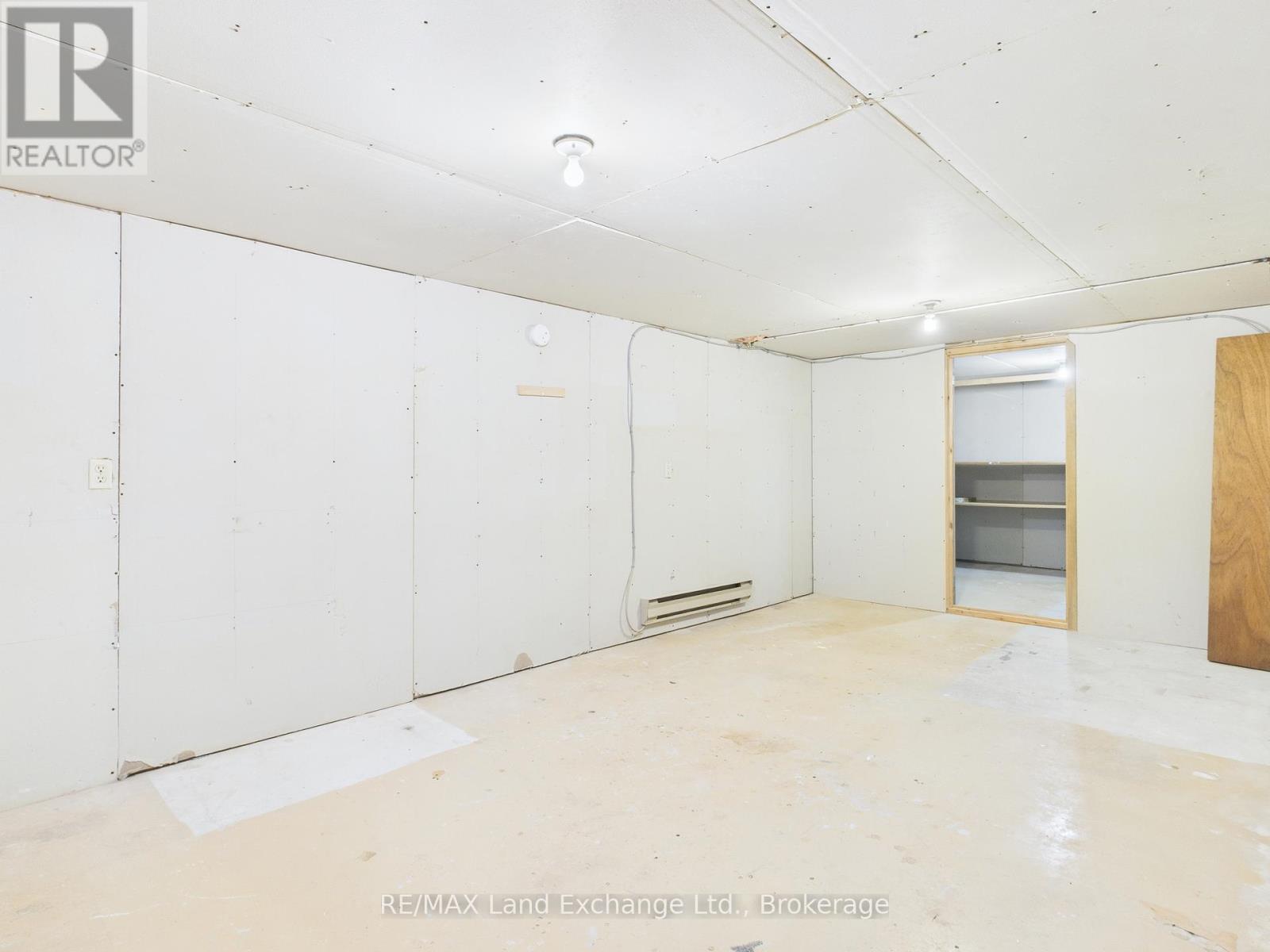 285 Willow Road, Kincardine, Ontario  N2Z 2V9 - Photo 21 - X12082855
