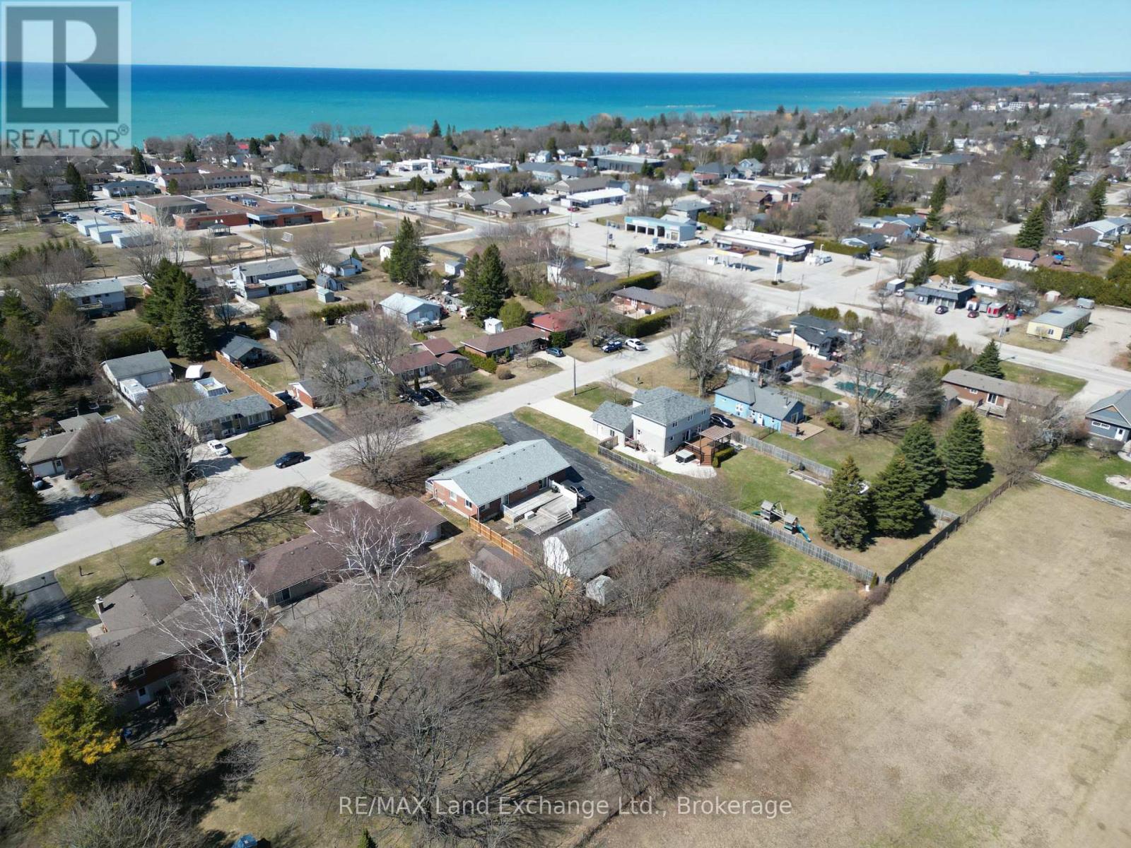 285 Willow Road, Kincardine, Ontario  N2Z 2V9 - Photo 25 - X12082855