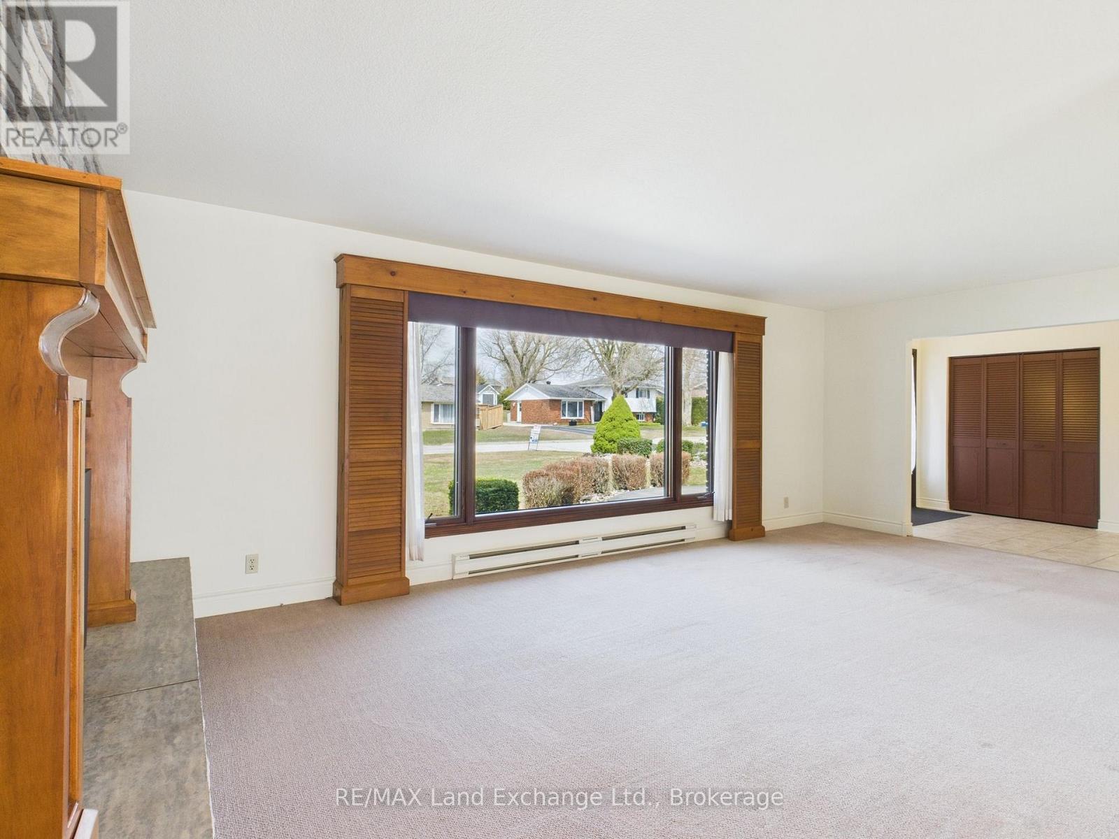 285 Willow Road, Kincardine, Ontario  N2Z 2V9 - Photo 5 - X12082855