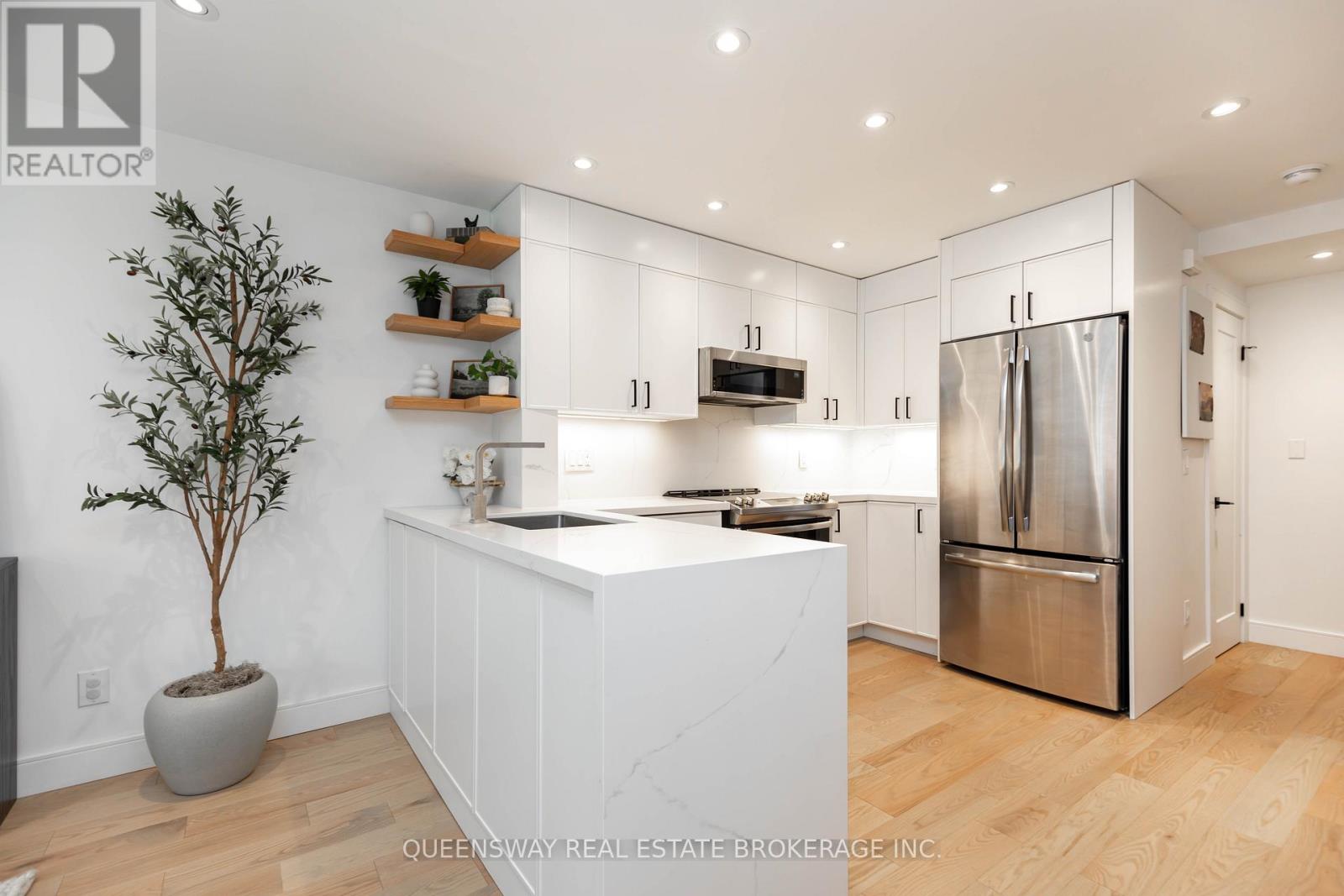 Property at 19 - 232 ST. GEORGE STREET image 3