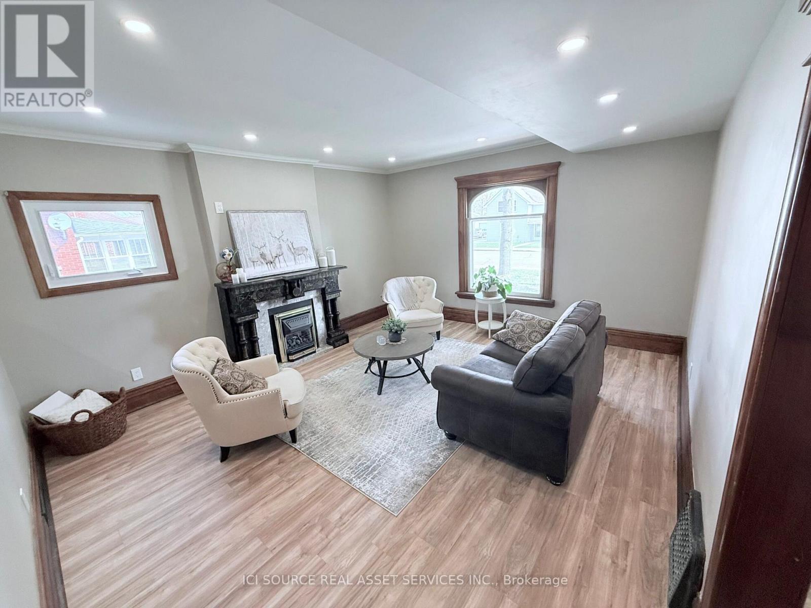 Property at 189 ROLPH STREET image 5