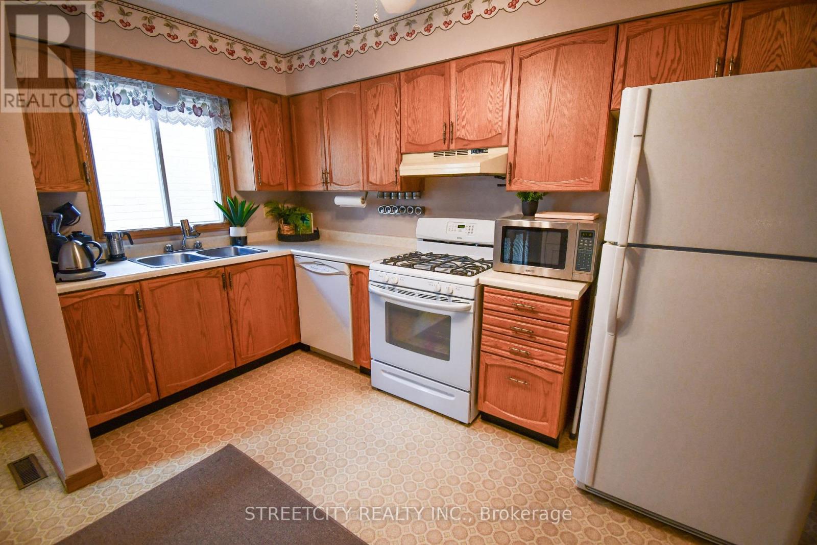 Photo 10 of 39 for 115 Speight Crescent