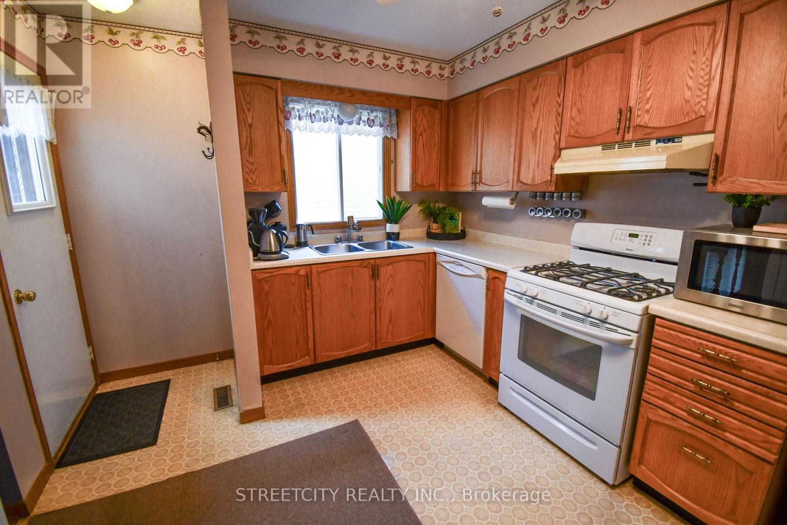 Photo 11 of 39 for 115 Speight Crescent