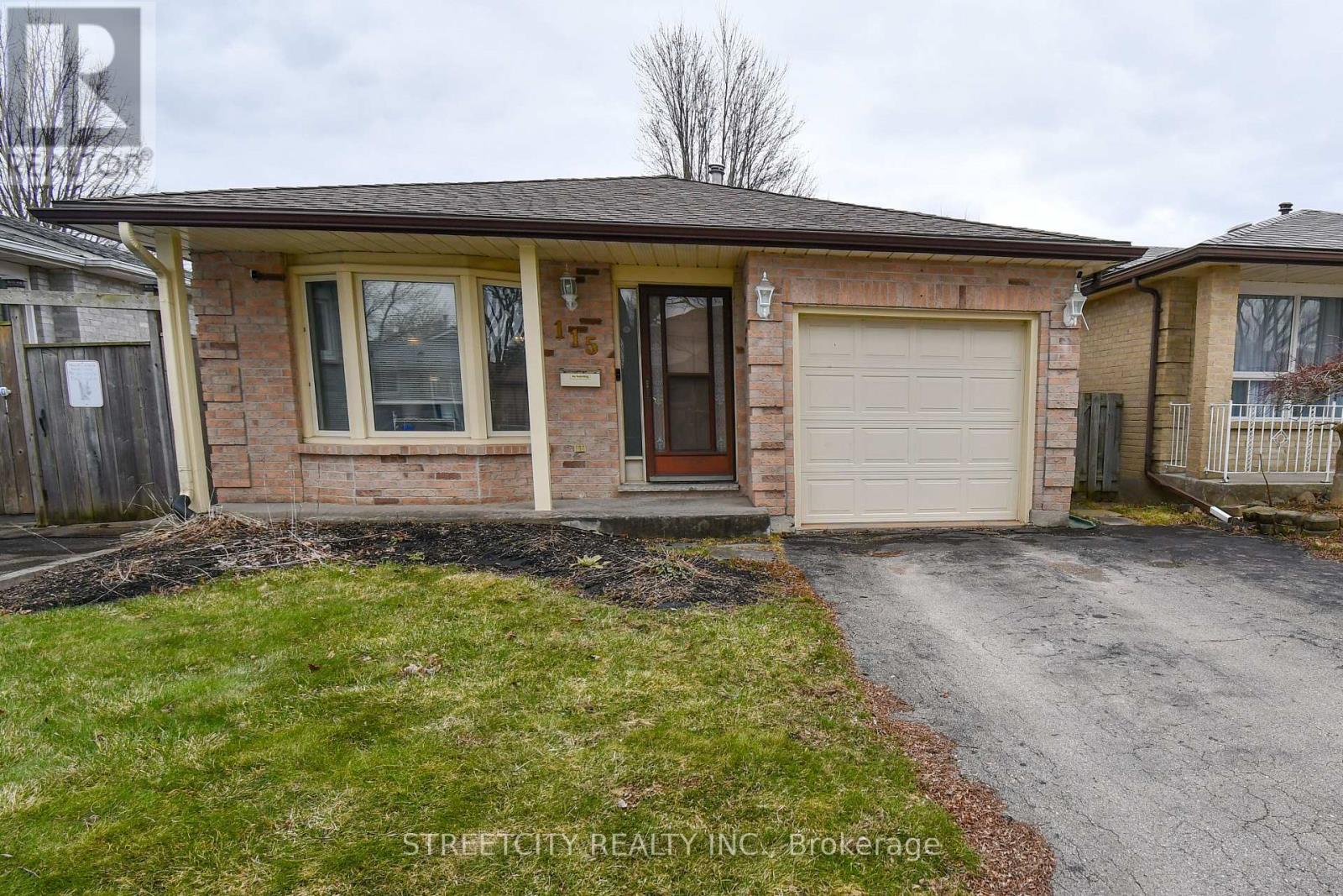 Photo 2 of 39 for 115 Speight Crescent