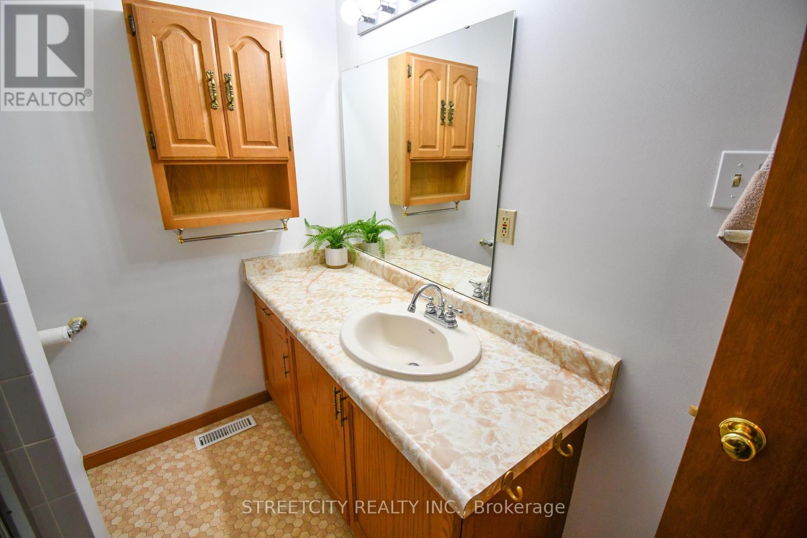 Photo 21 of 39 for 115 Speight Crescent