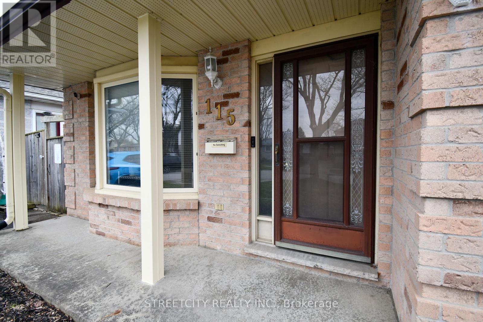 Photo 3 of 39 for 115 Speight Crescent