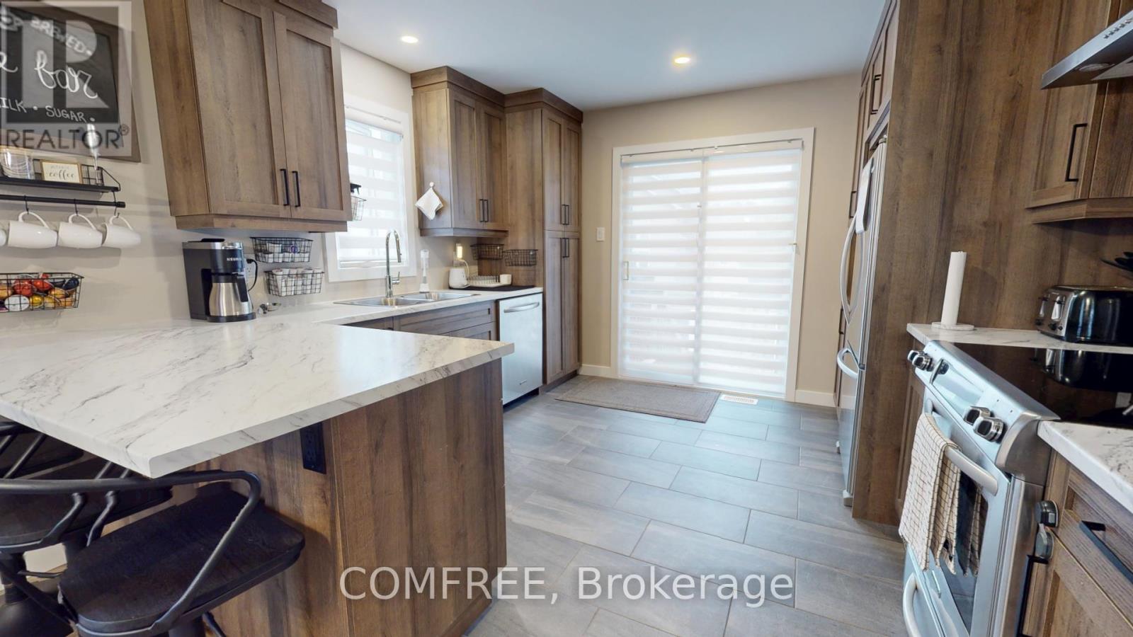 Property at 208 FILION STREET image 3
