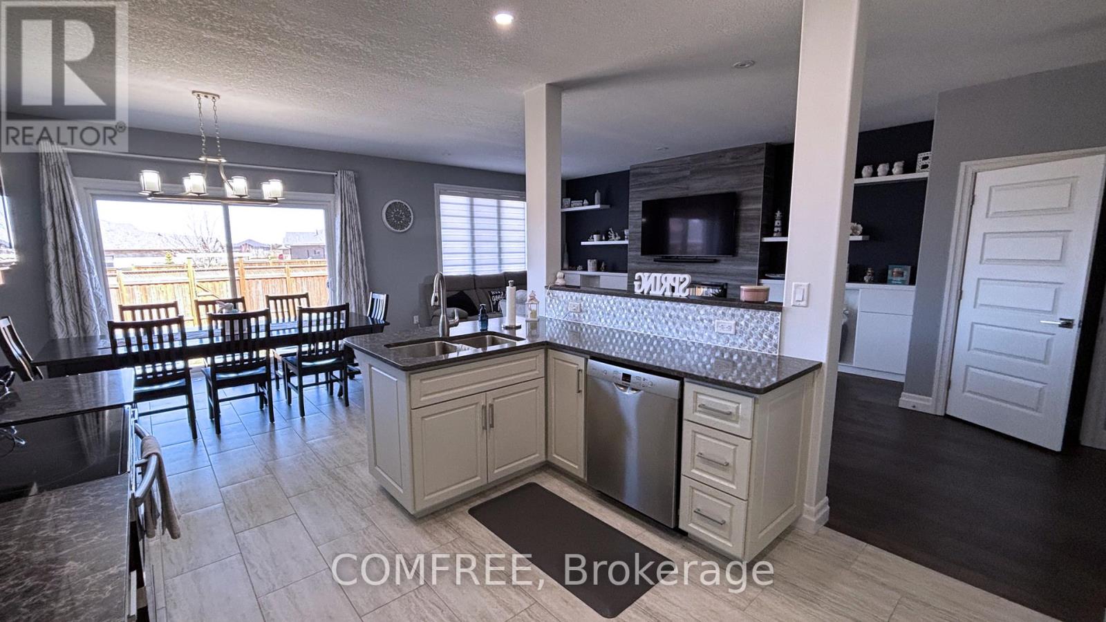 459 Devonshire Road, Saugeen Shores, Ontario  N0H 2C0 - Photo 9 - X12082925