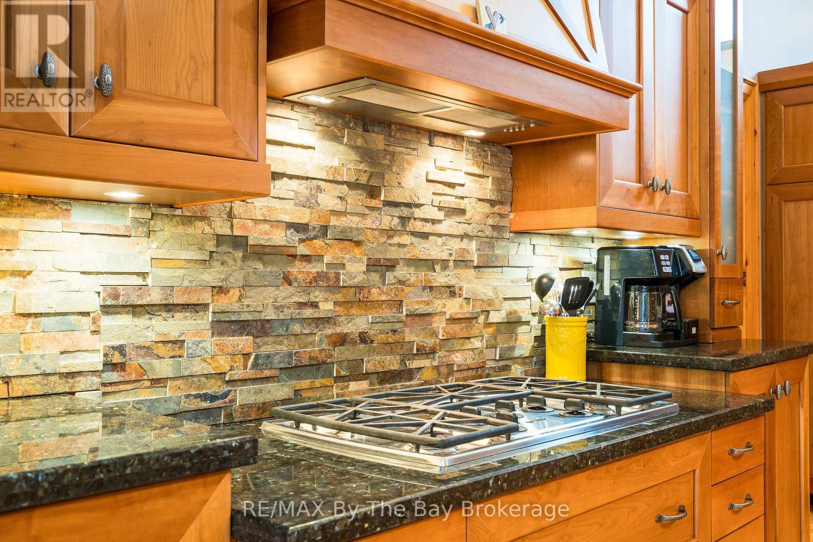 8 Jalna Court, Wasaga Beach, Ontario  L9Z 1B1 - Photo 11 - S12081830