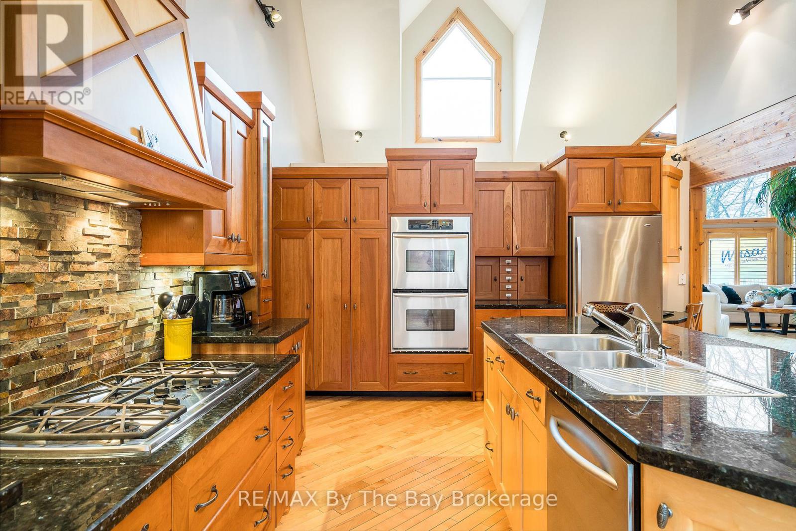 8 Jalna Court, Wasaga Beach, Ontario  L9Z 1B1 - Photo 12 - S12081830